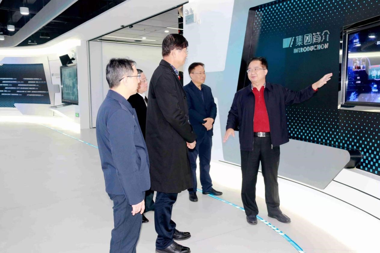 永联科技董事长朱建国陪同欧阳晓平院士参观考察深圳巴士集团